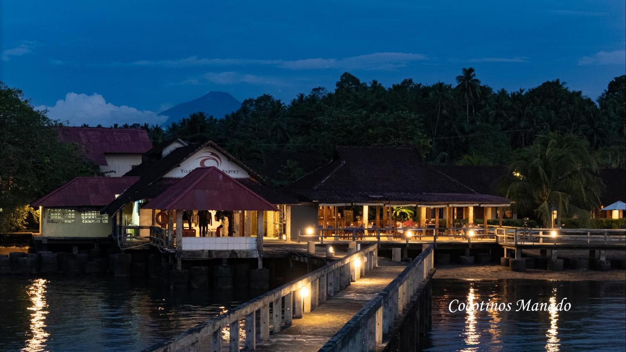 Cocotinos Manado Hotel Exterior foto